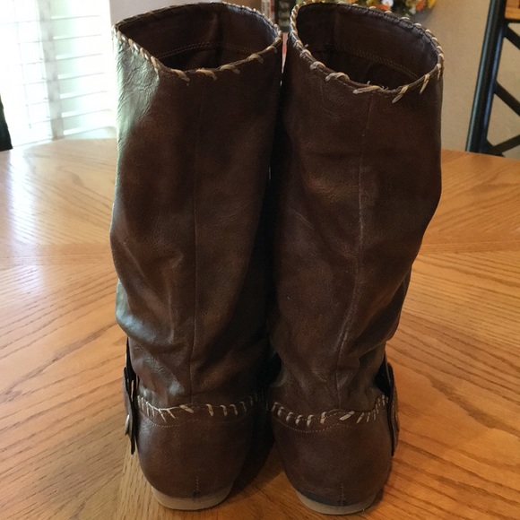SouthWest Style Soft Faux Leather Boots - Picture 5 of 8